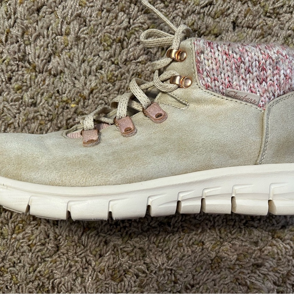 Skechers Women's Tan & Pink Lace up stylish Ankle Boots for hiking. - Picture 9 of 9